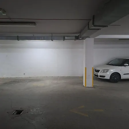In Centar Free Parking - Self Check In